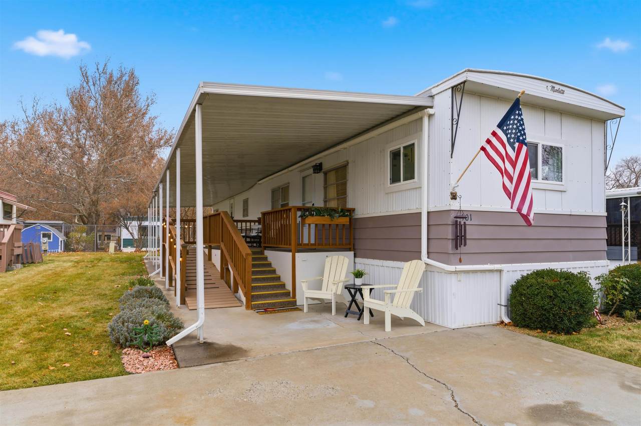 105 8th Street - Photo 1