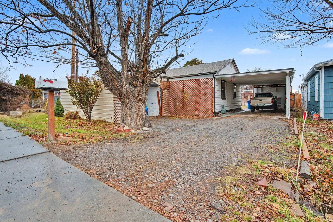 2861 1/2 B 1/2 Road - Photo 1