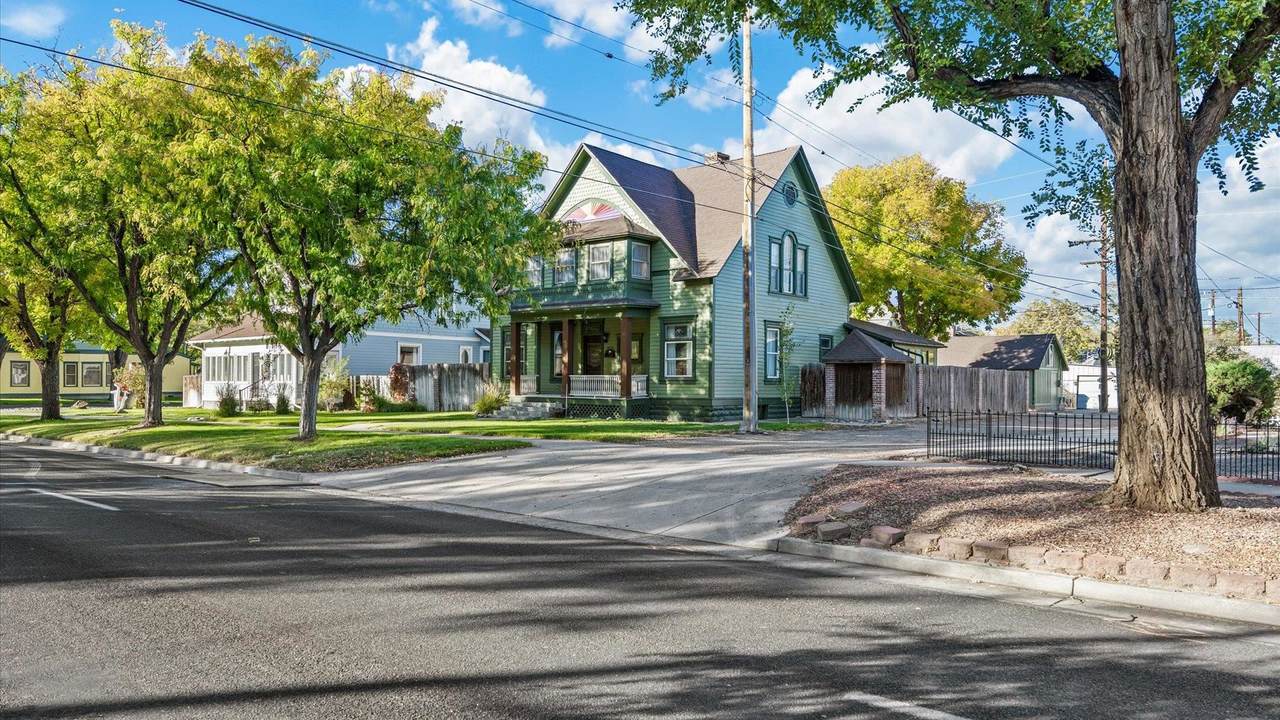 815 7th Street - Photo 1