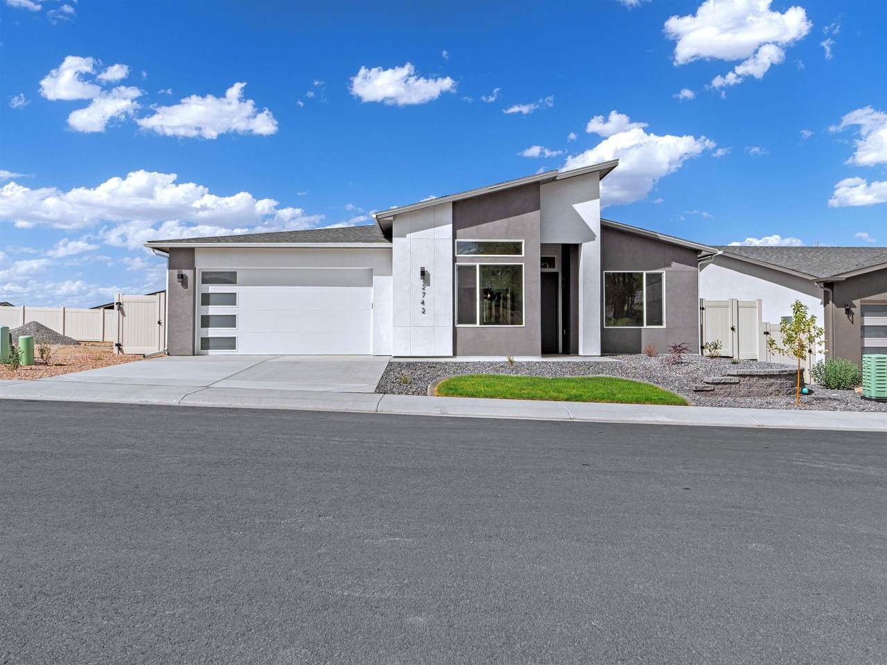 208 Shadow Mesa Street - Photo 1