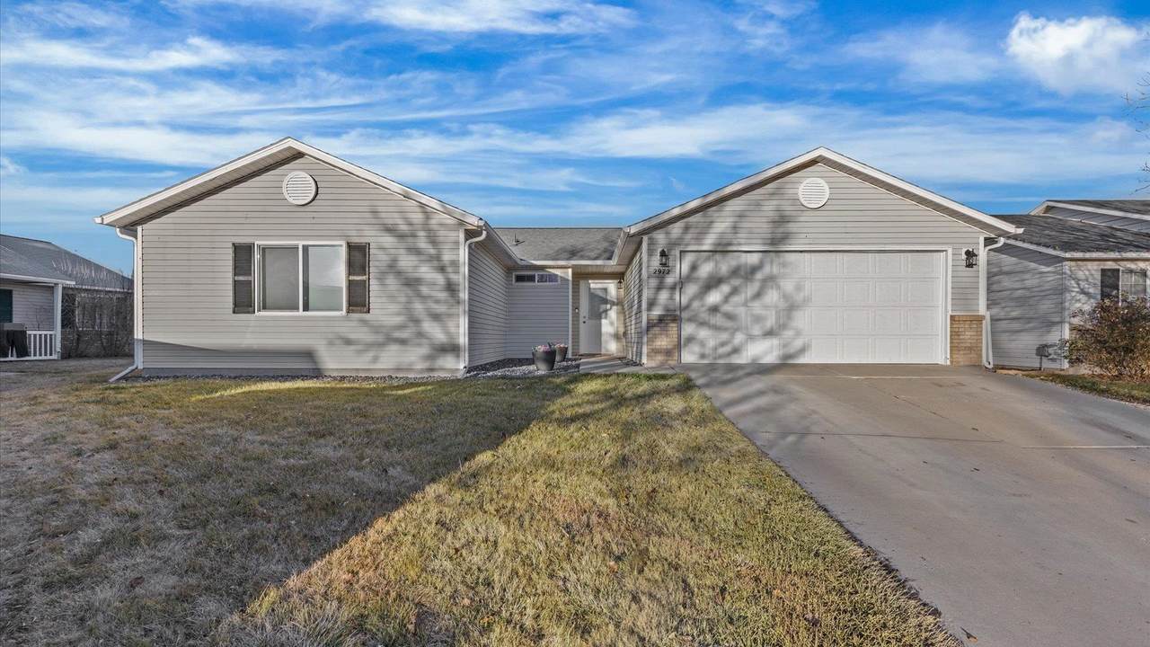 2972 Summerbrook Drive - Photo 1