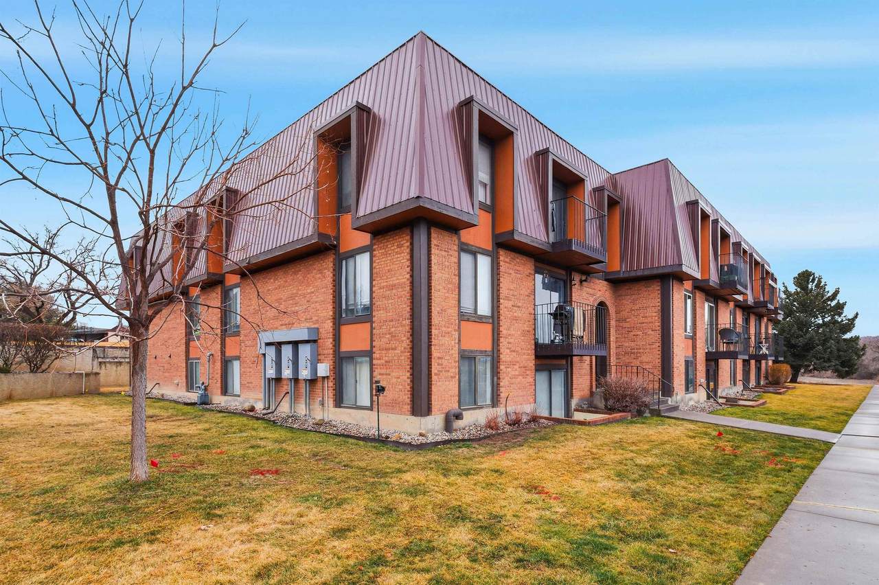 3231 Lakeside Drive - Photo 1