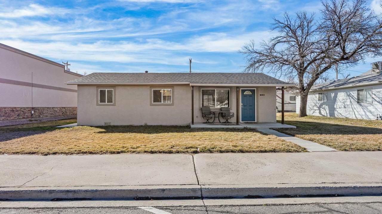 318 Aspen Avenue - Photo 1