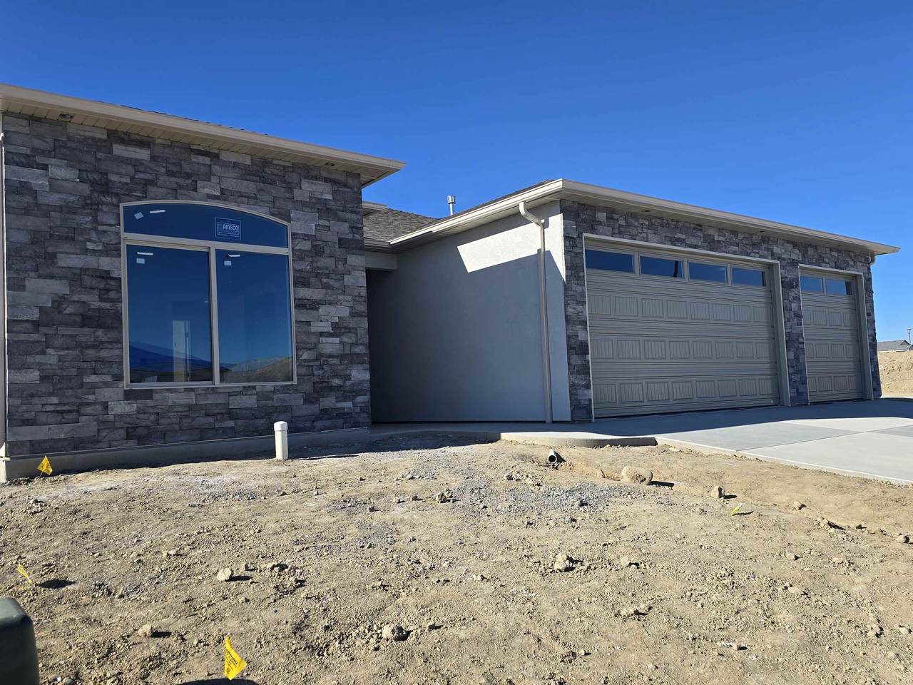 697 Arran Way - Photo 1