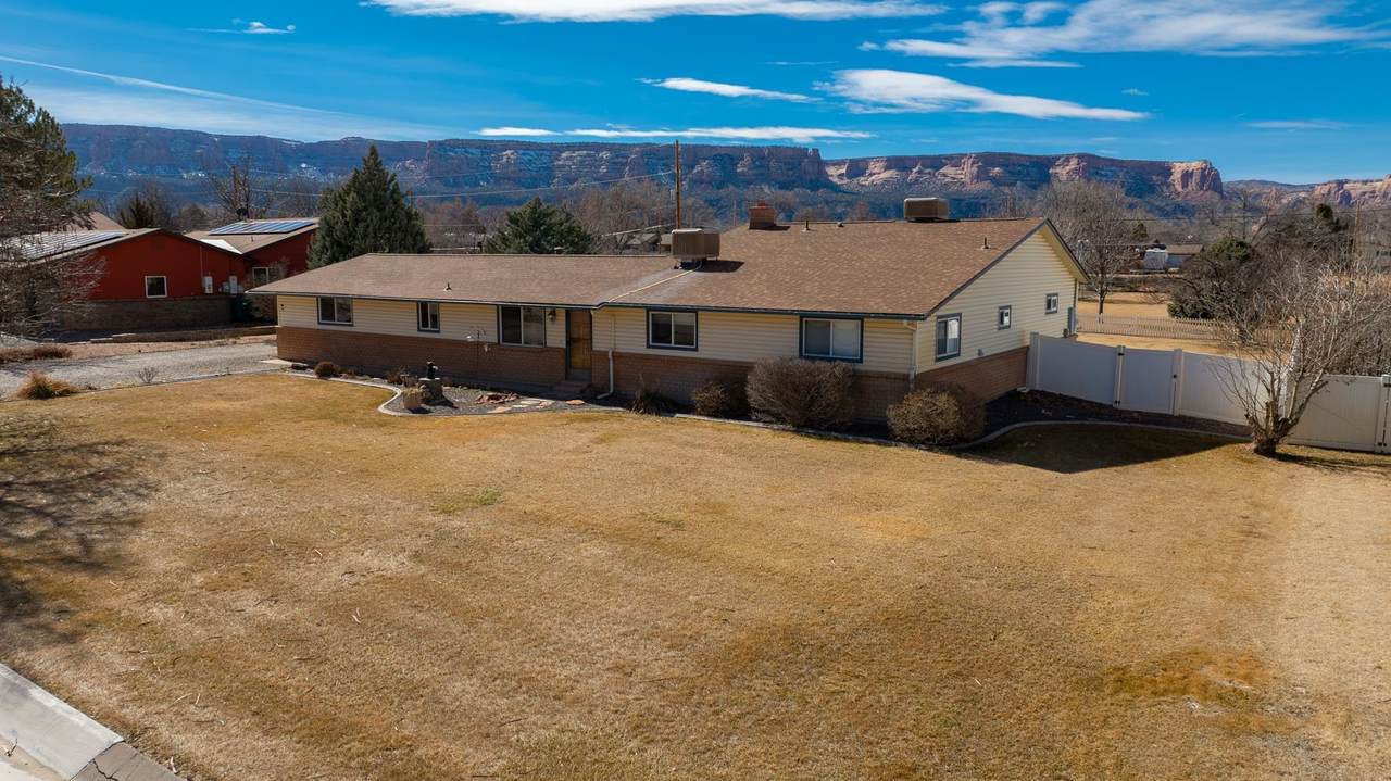 631 Glacier Drive - Photo 1
