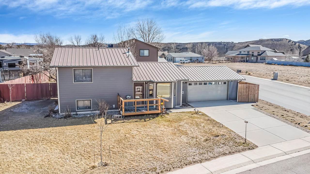 1542 La Mesa Circle - Photo 1