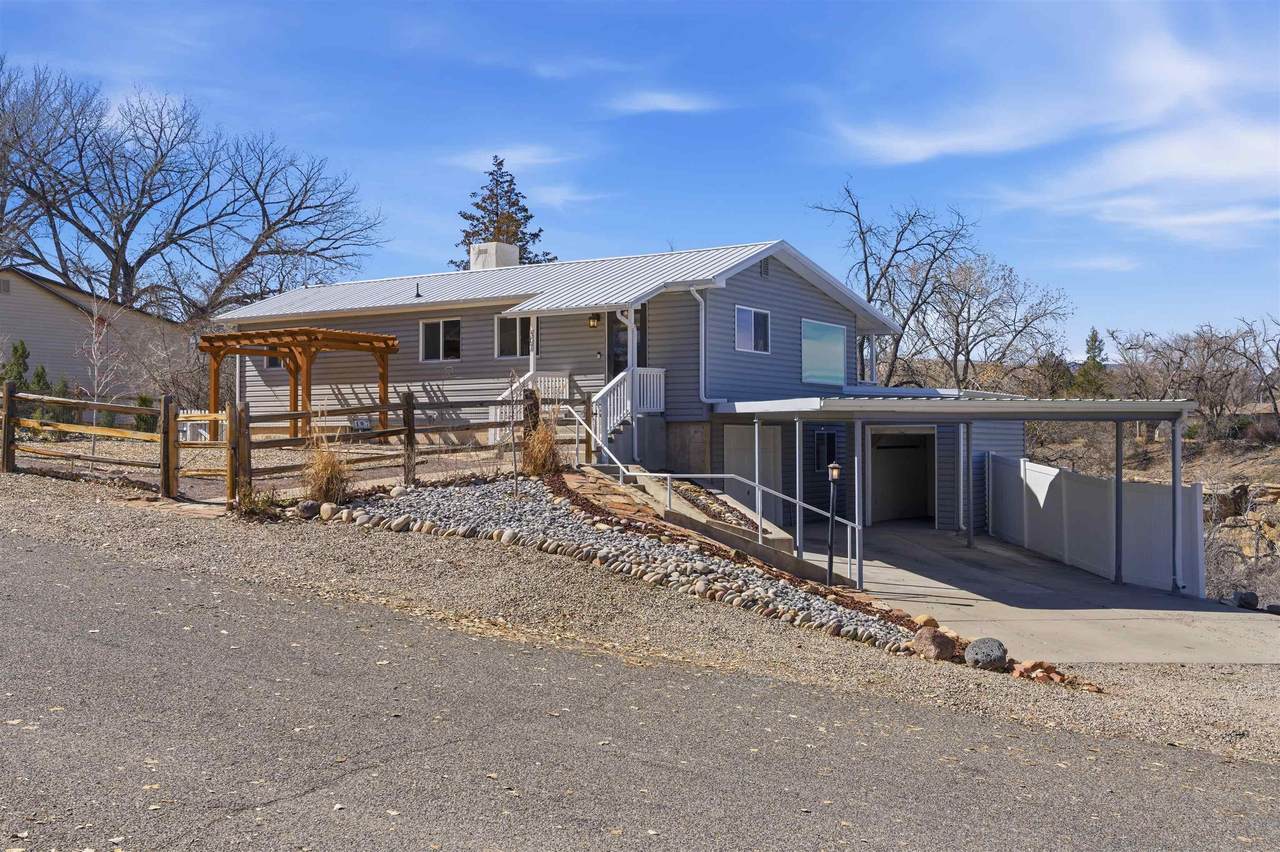 407 Dressell Drive - Photo 1