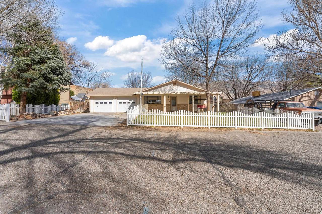113 Davis Circle - Photo 1