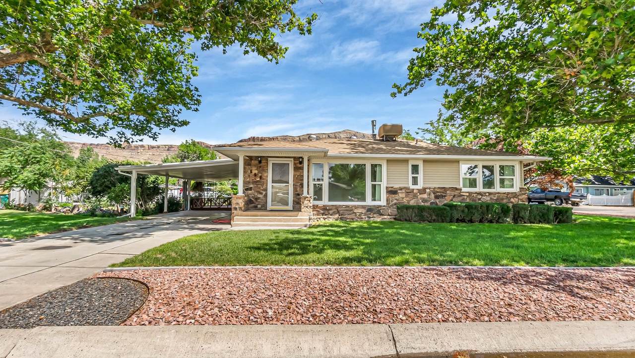 556 6th Street - Photo 1