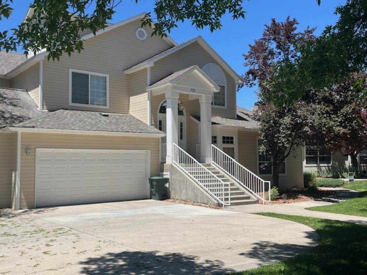 732 Glen Court - Photo 1