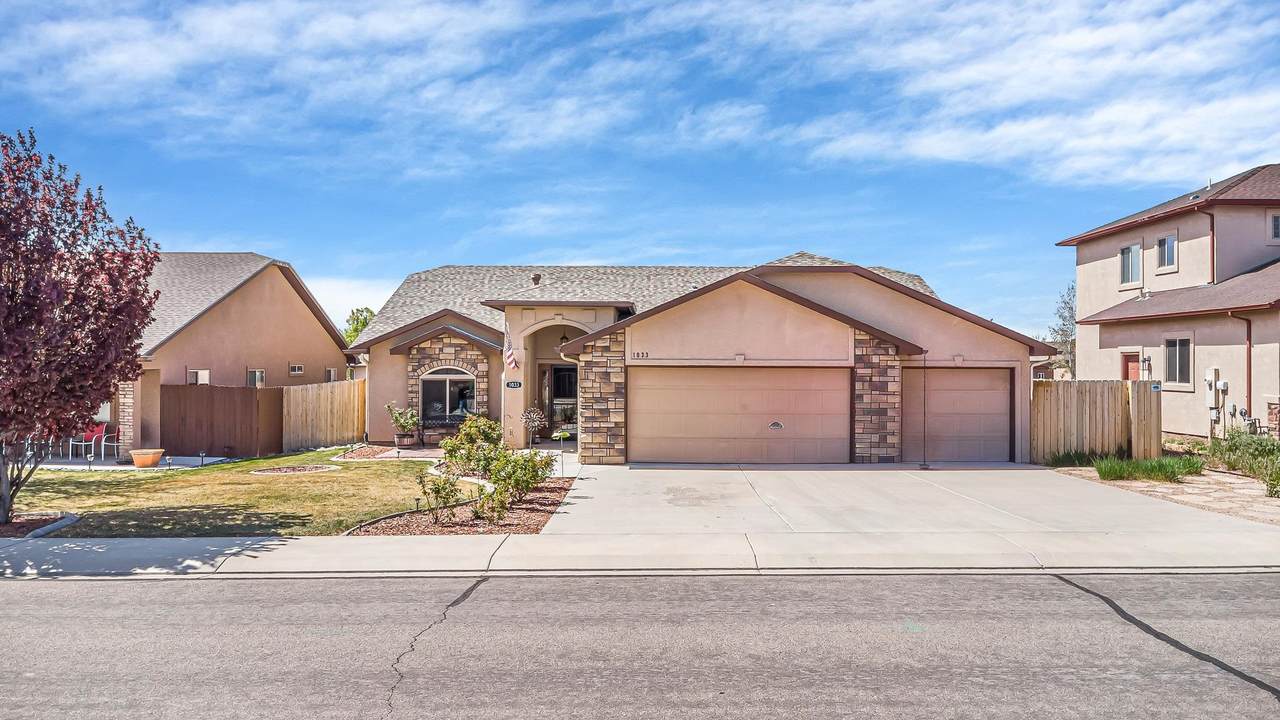 1033 Echo Canyon Street - Photo 1