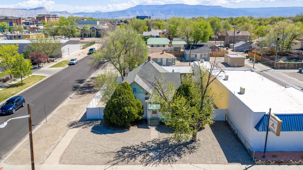 946 7th Street - Photo 1
