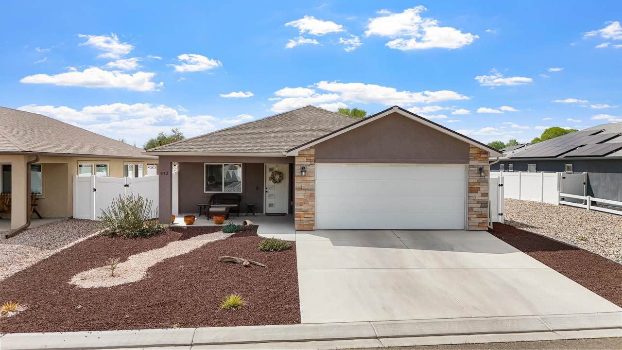 573 Redwing Lane - Photo 1