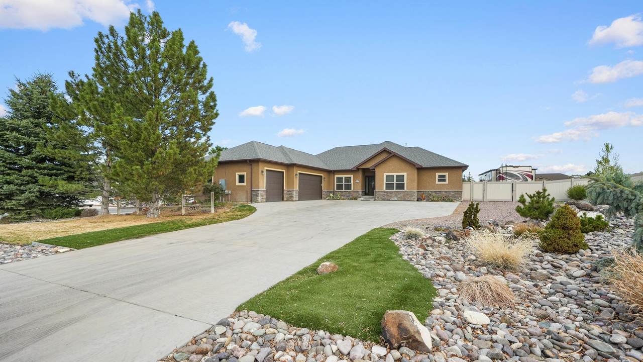 2042 Constitution Loop - Photo 1