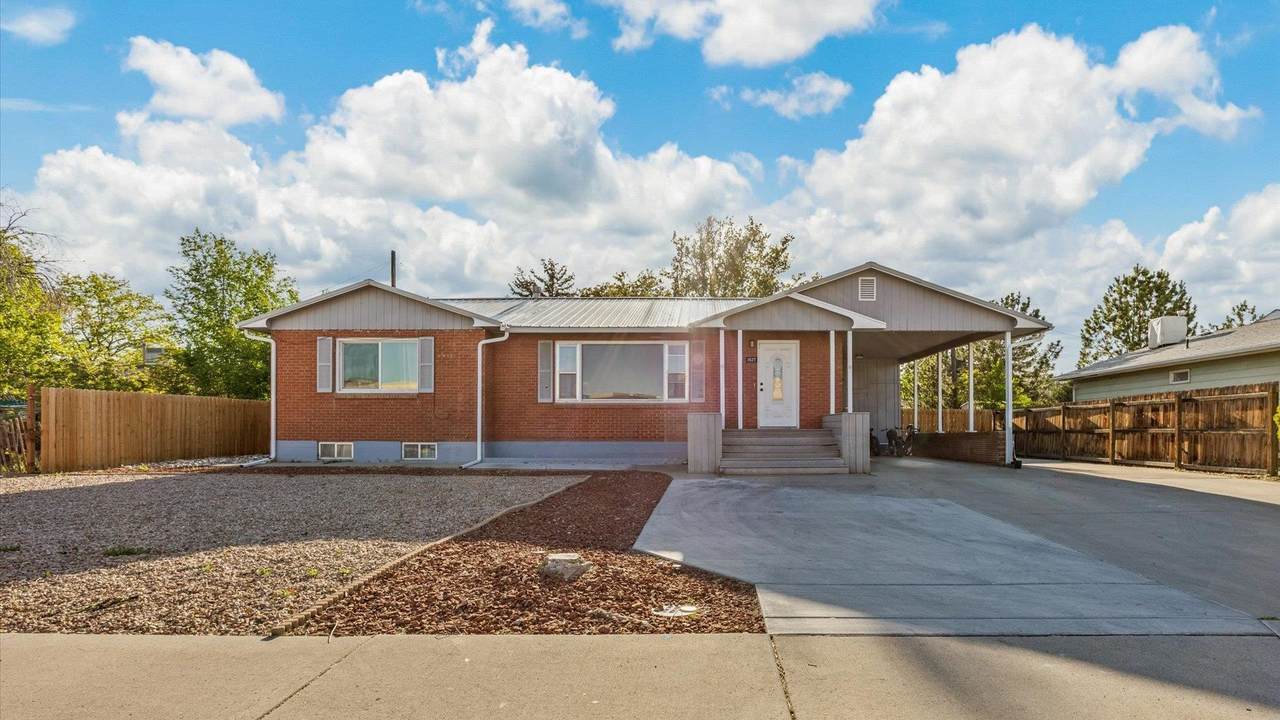 1627 5th Street - Photo 1