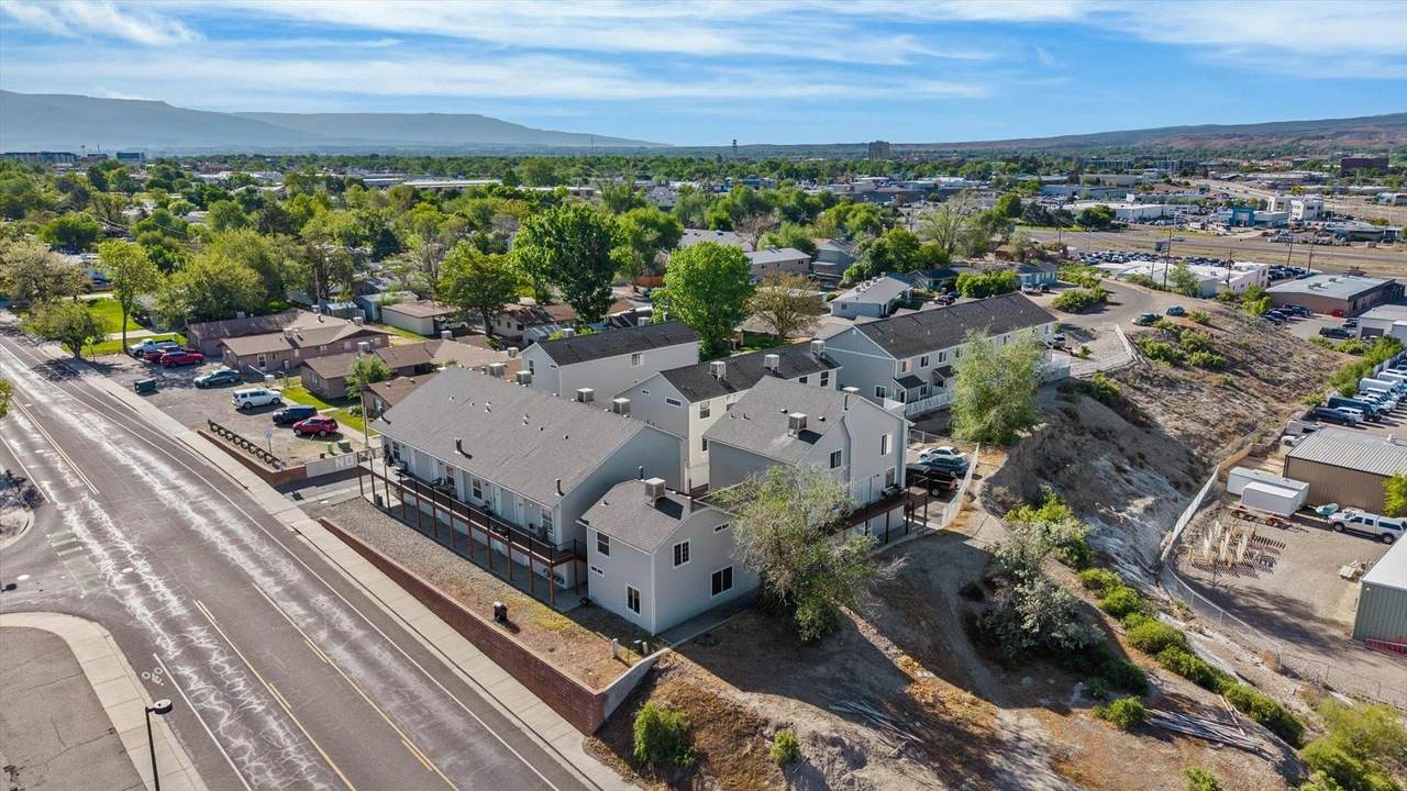501 Independent Avenue - Photo 1