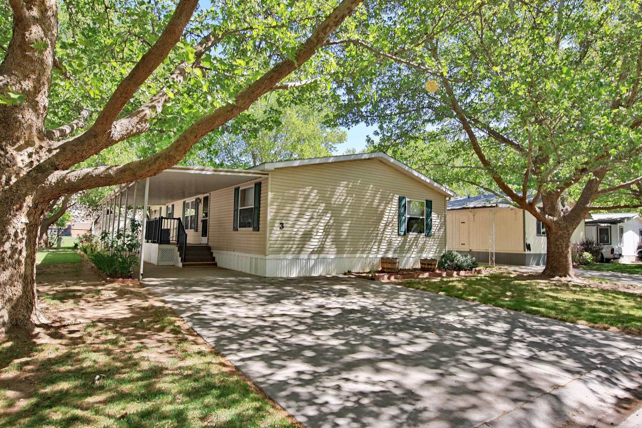 679 Brentwood Drive - Photo 1