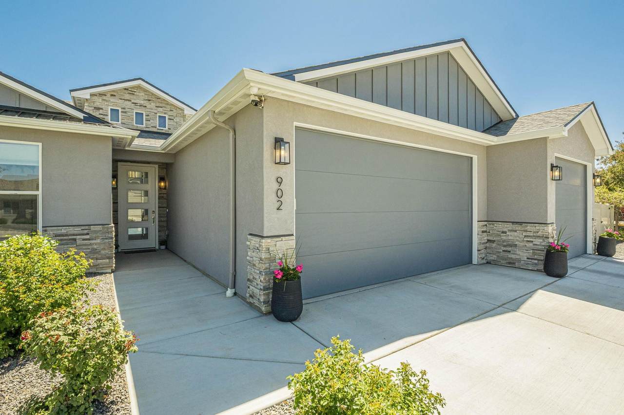 902 Cresthaven Drive - Photo 1