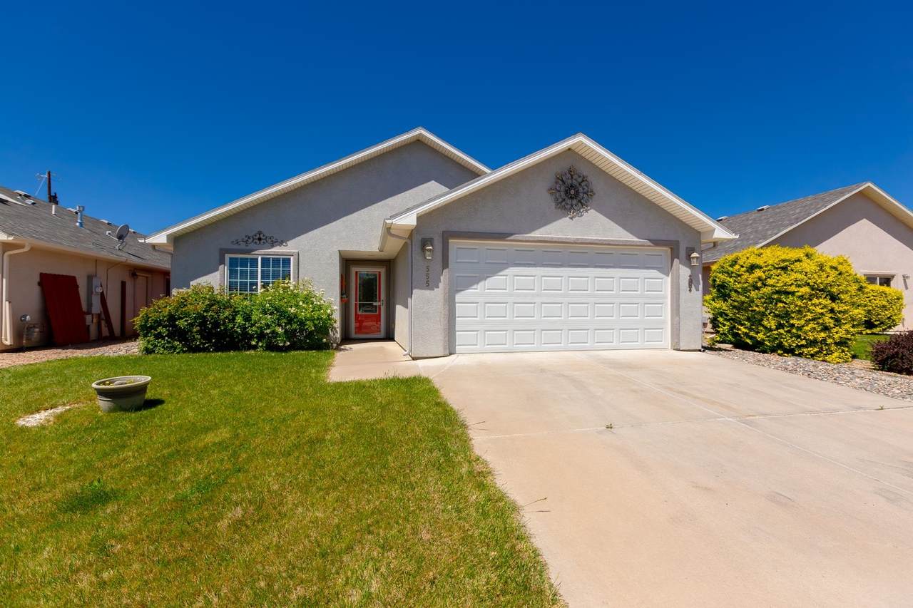 555 Acacia Avenue - Photo 1