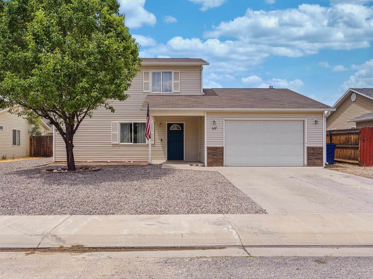 527 Autumn Breeze Drive - Photo 1