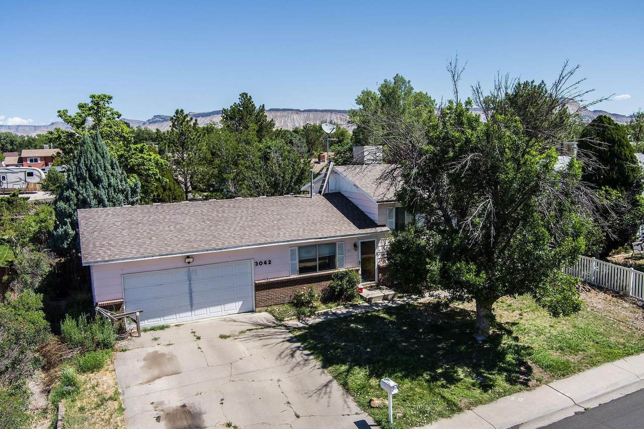 3042 Gunnison Avenue - Photo 1