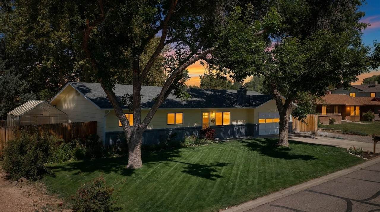 585 Valley Drive - Photo 1