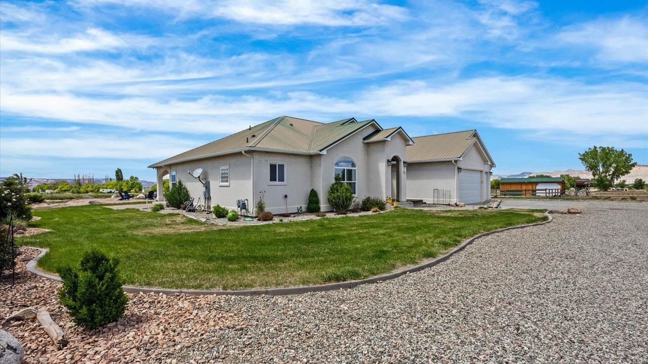 211 32 Road - Photo 1