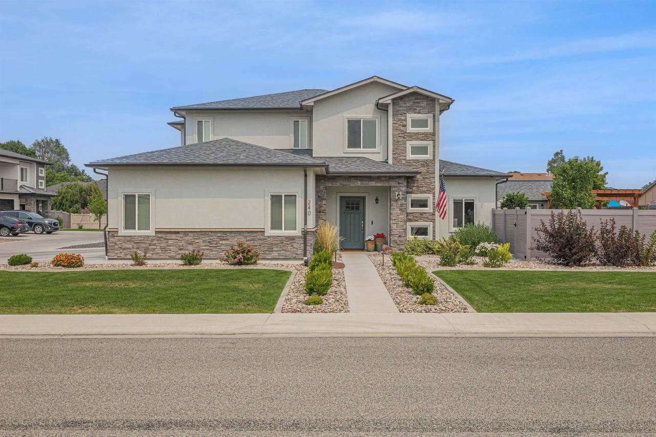 240 Esperanza Court - Photo 1