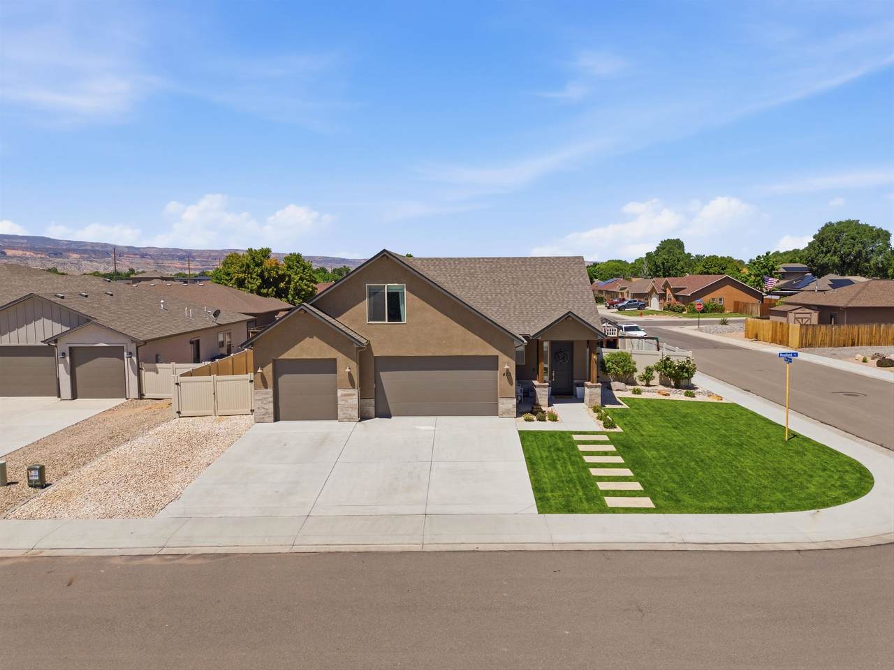 423 Woodland Court - Photo 1