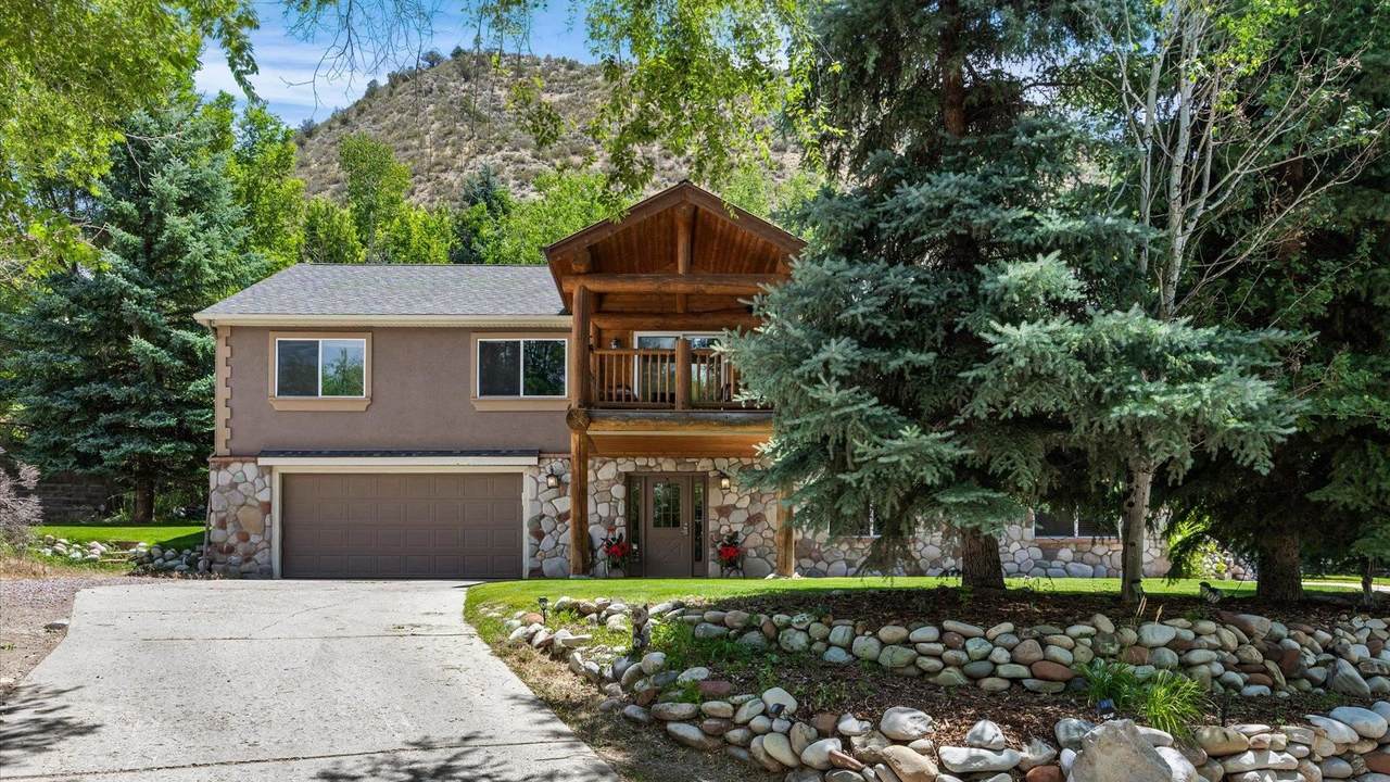 390 Jenny Place - Photo 1
