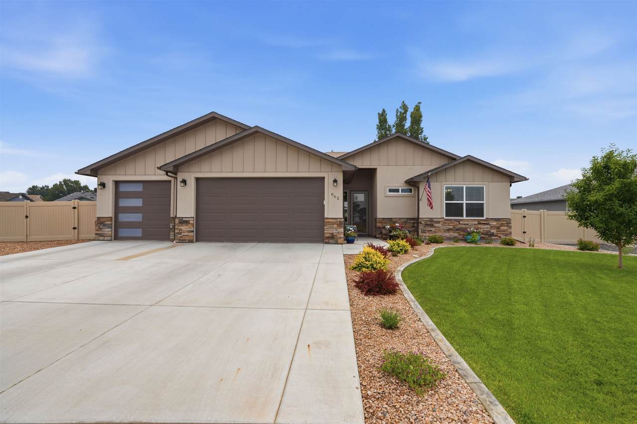 862 Golden Jubilee Drive - Photo 1