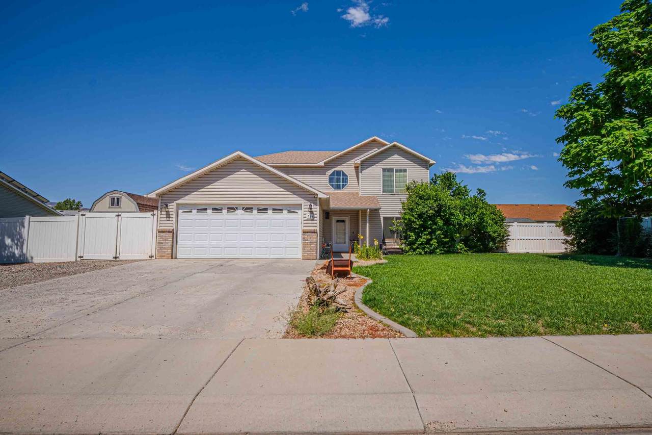 723 Granite Drive - Photo 1