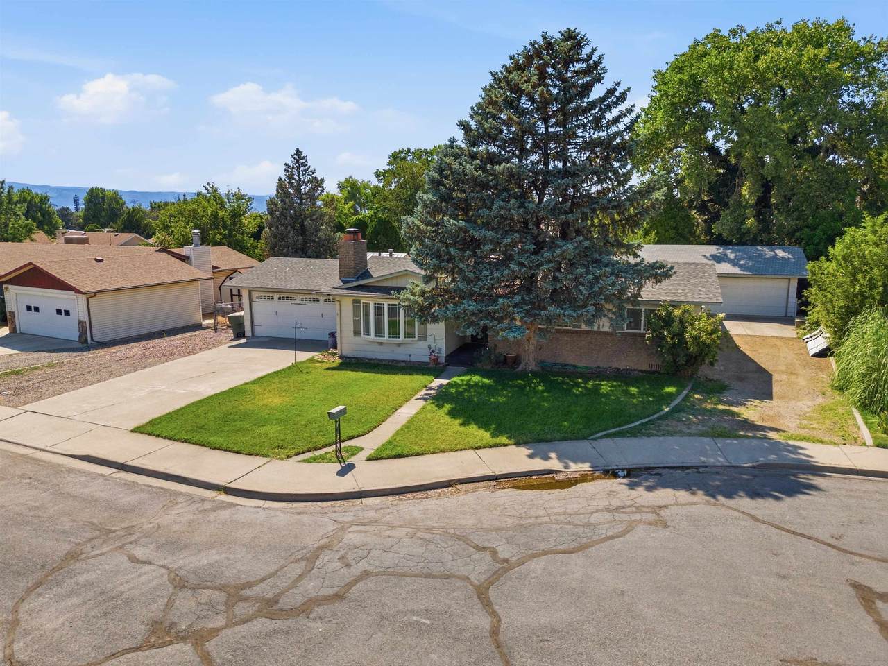 565 Normandy Drive - Photo 1