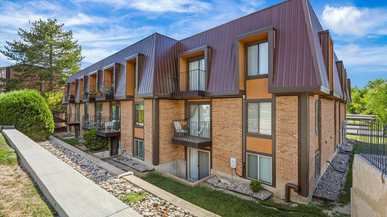 3231 Lakeside Drive - Photo 1
