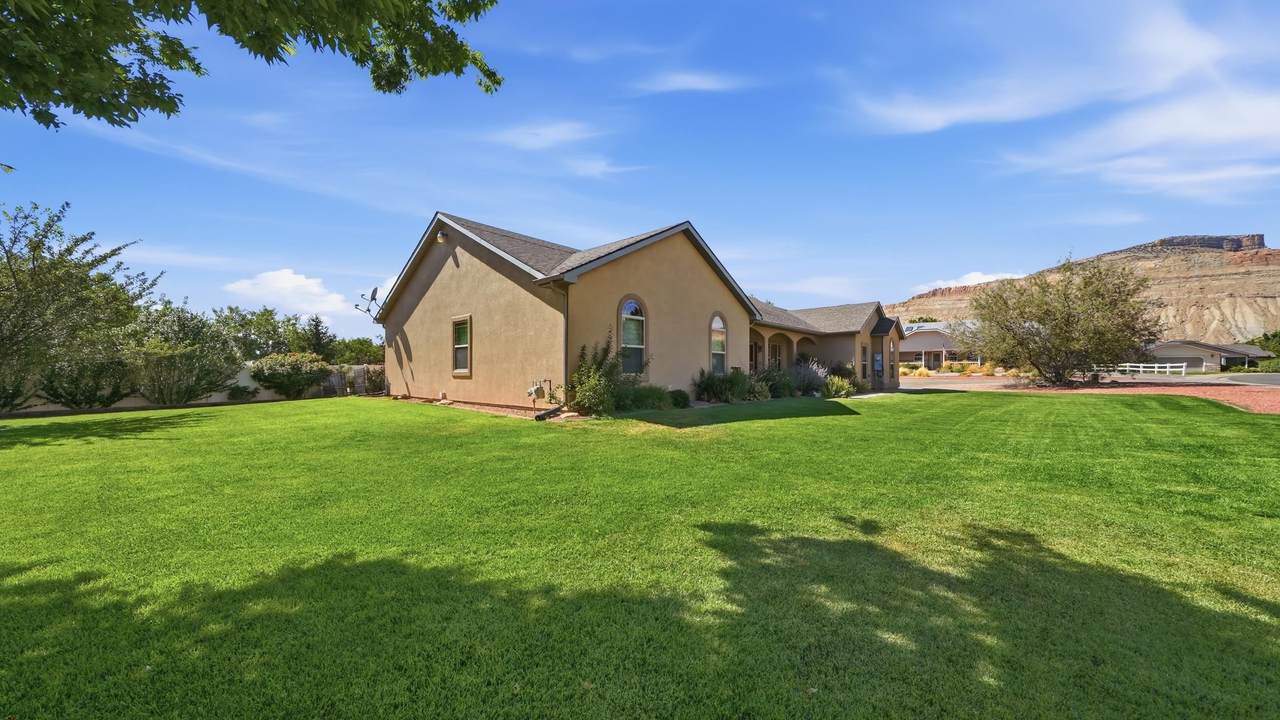 830 Lincoln Court - Photo 1