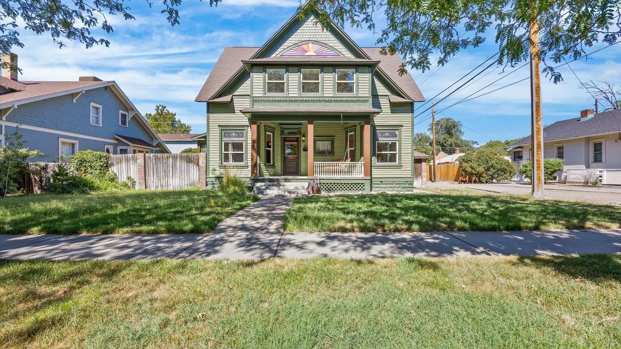 815 7th Street - Photo 1