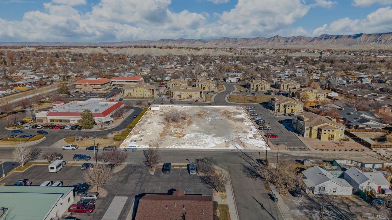 2810 Bunting Avenue - Photo 1