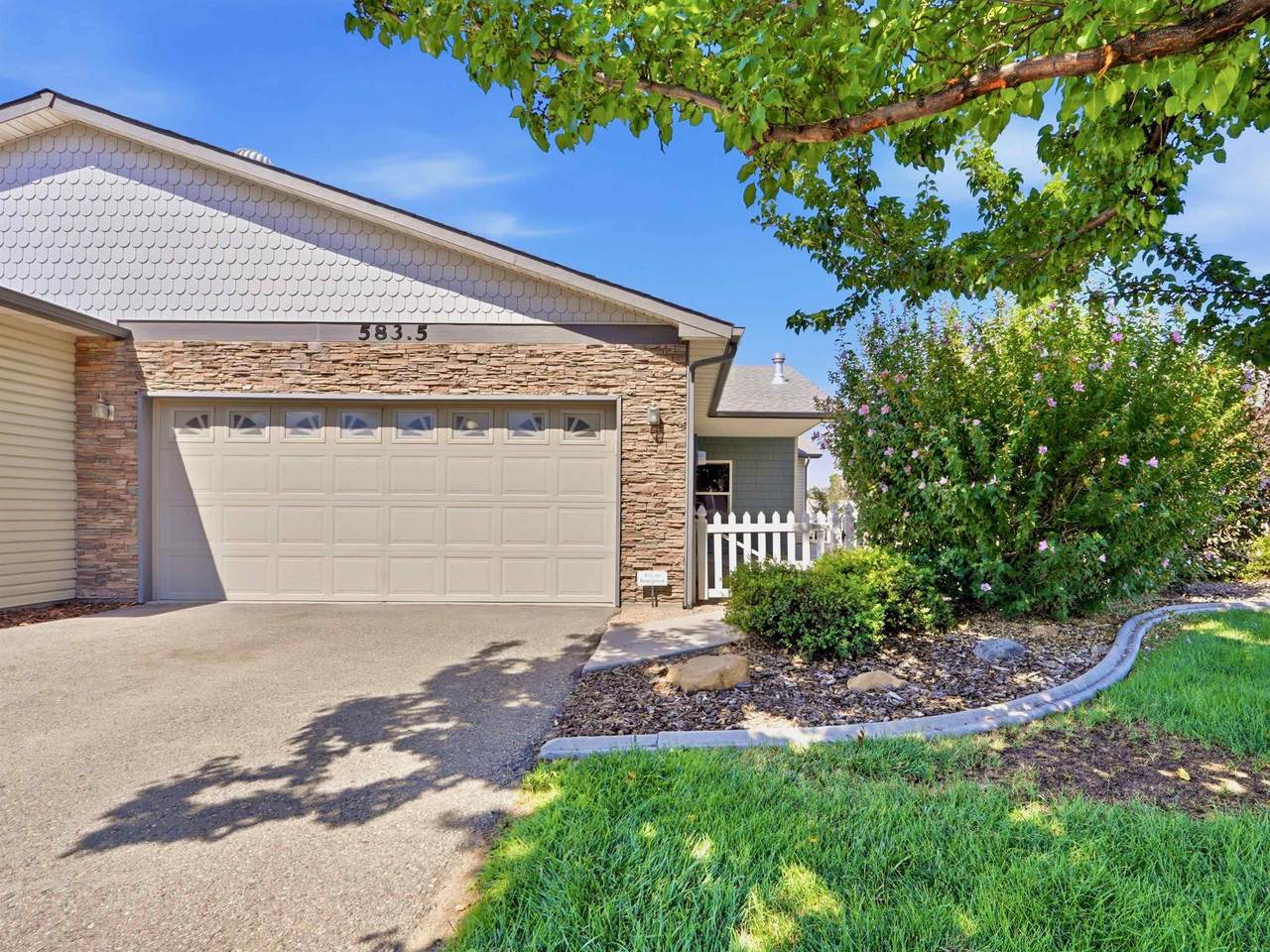 583 1/2 Willoughby Street - Photo 1