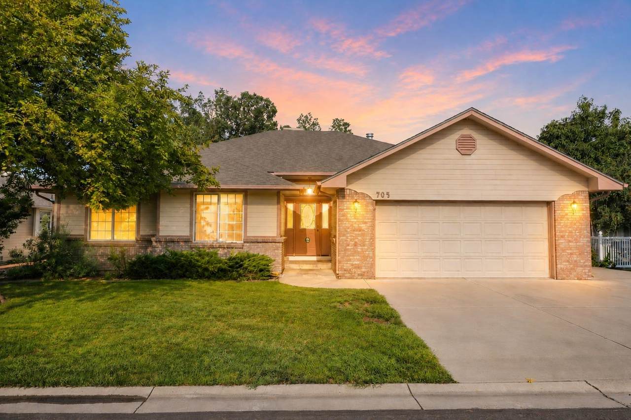 705 Harbor Circle - Photo 1