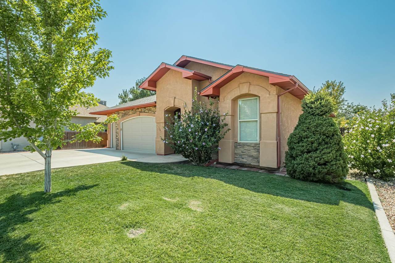 353 Belden Court - Photo 1