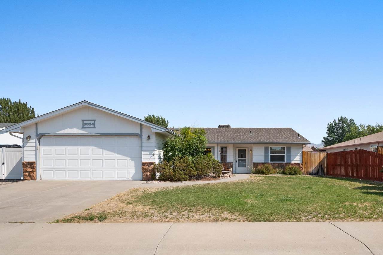 3054 Camelot Place - Photo 1