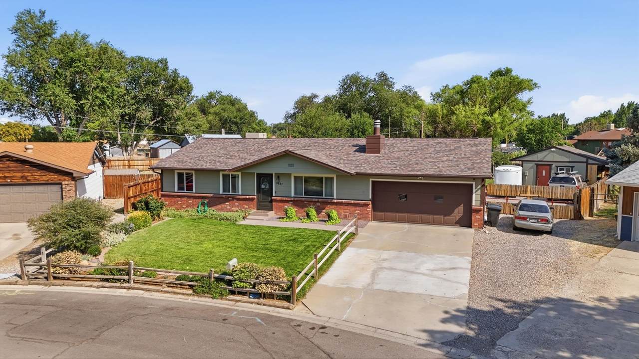 2847 Newport Circle - Photo 1