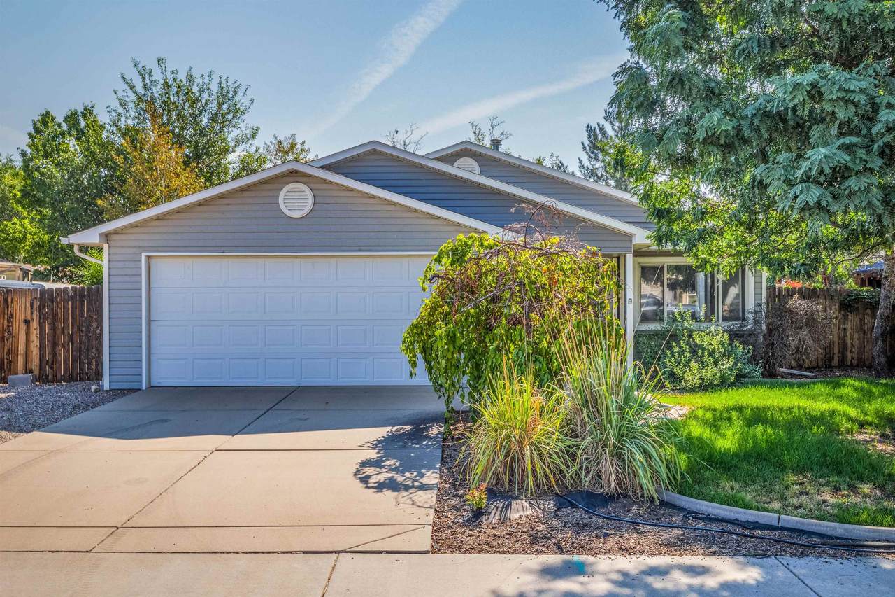 404 Grove Drive - Photo 1