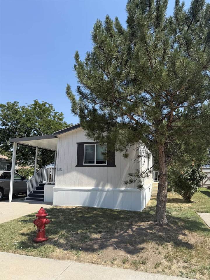435 32 Road - Photo 1