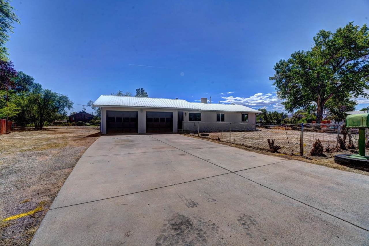 636 Highview Road - Photo 1