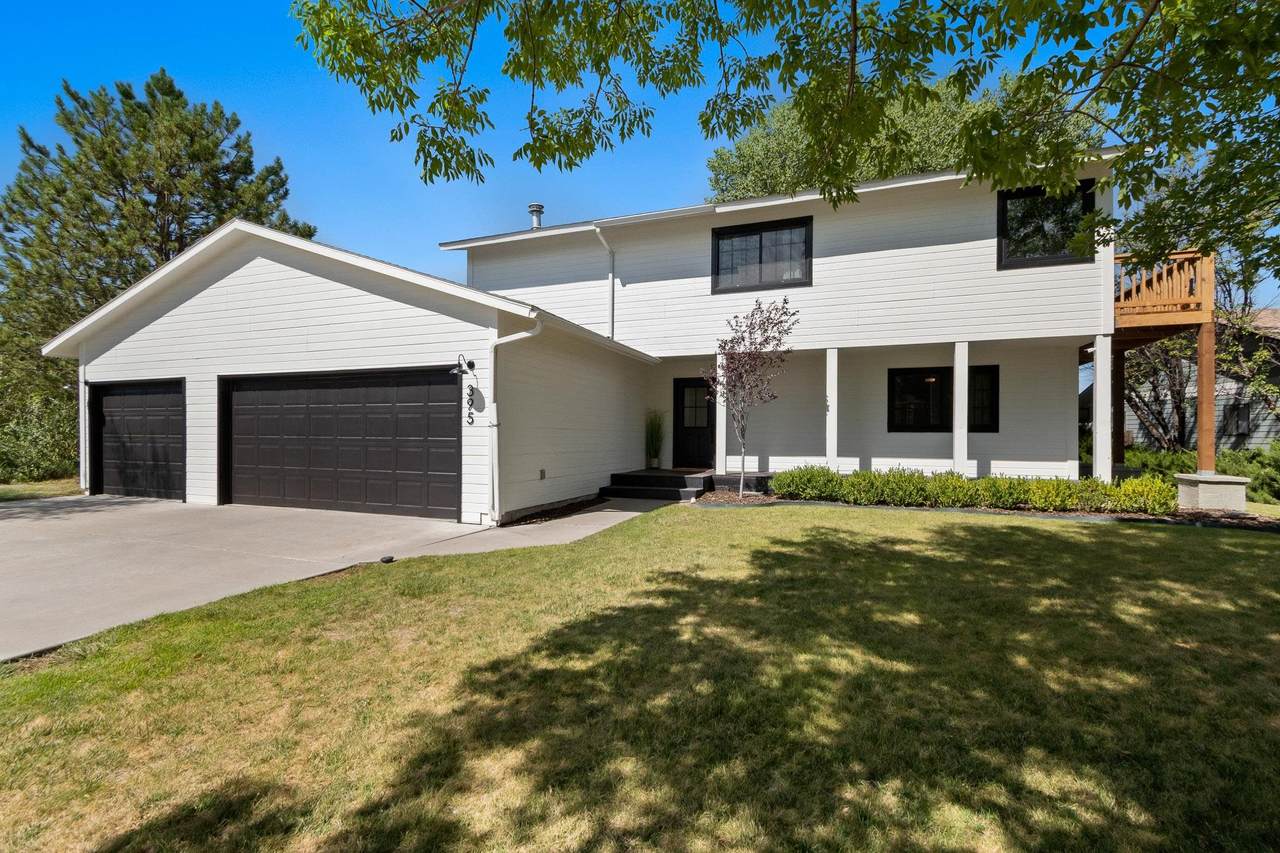 395 Ridgeway Drive - Photo 1