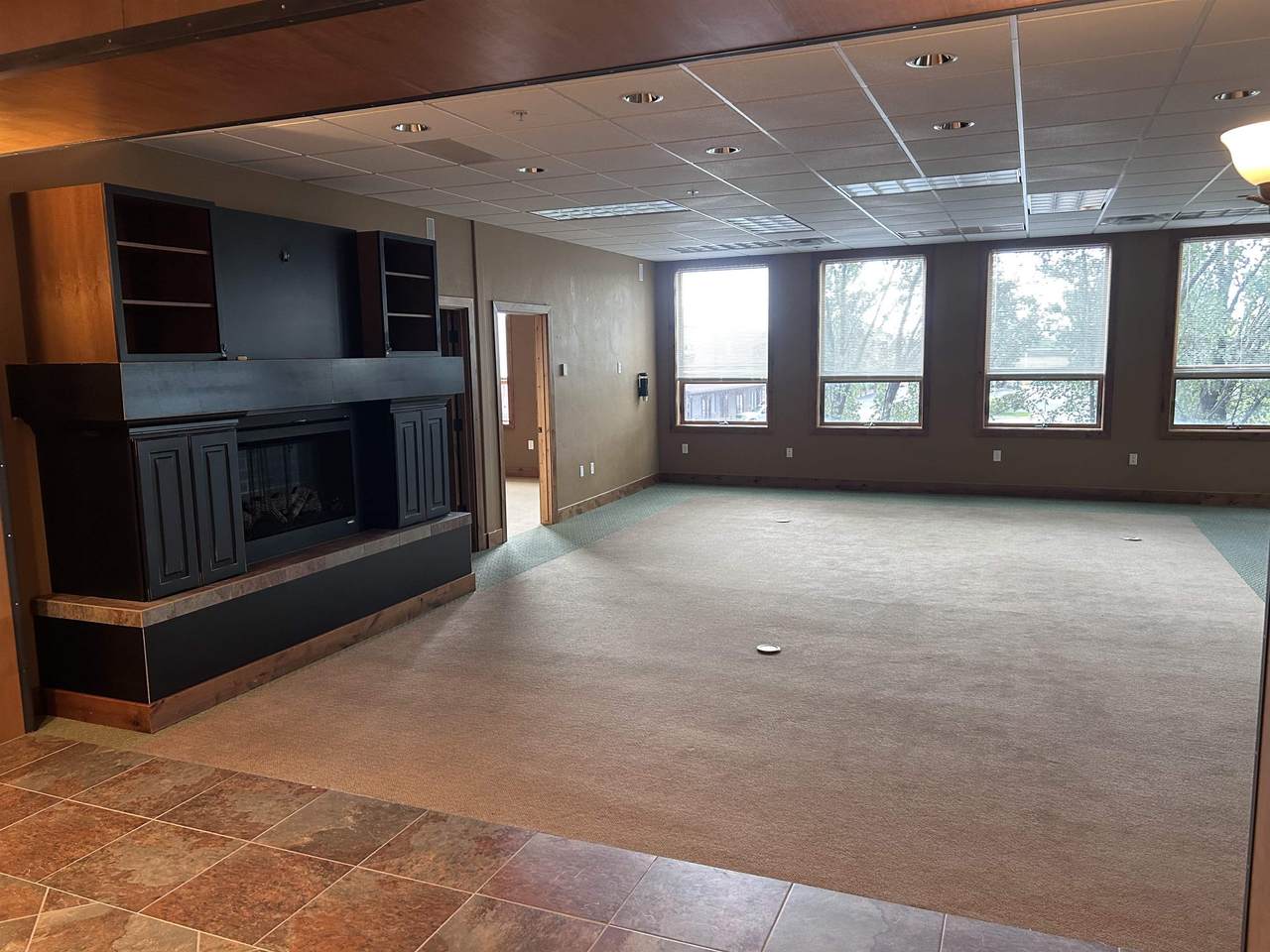 1404 Hawk Parkway - Photo 1