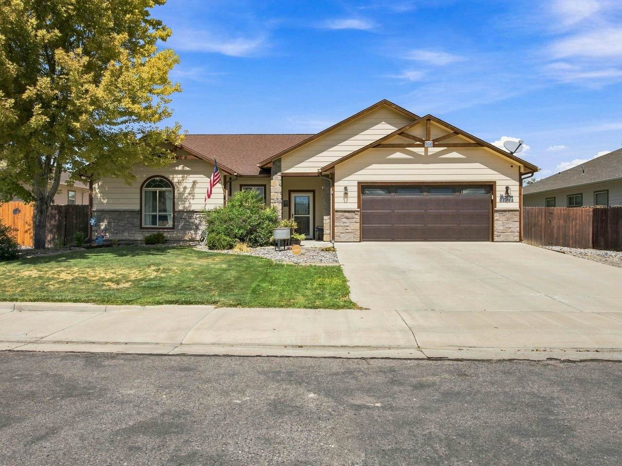 1421 Bobcat Way - Photo 1