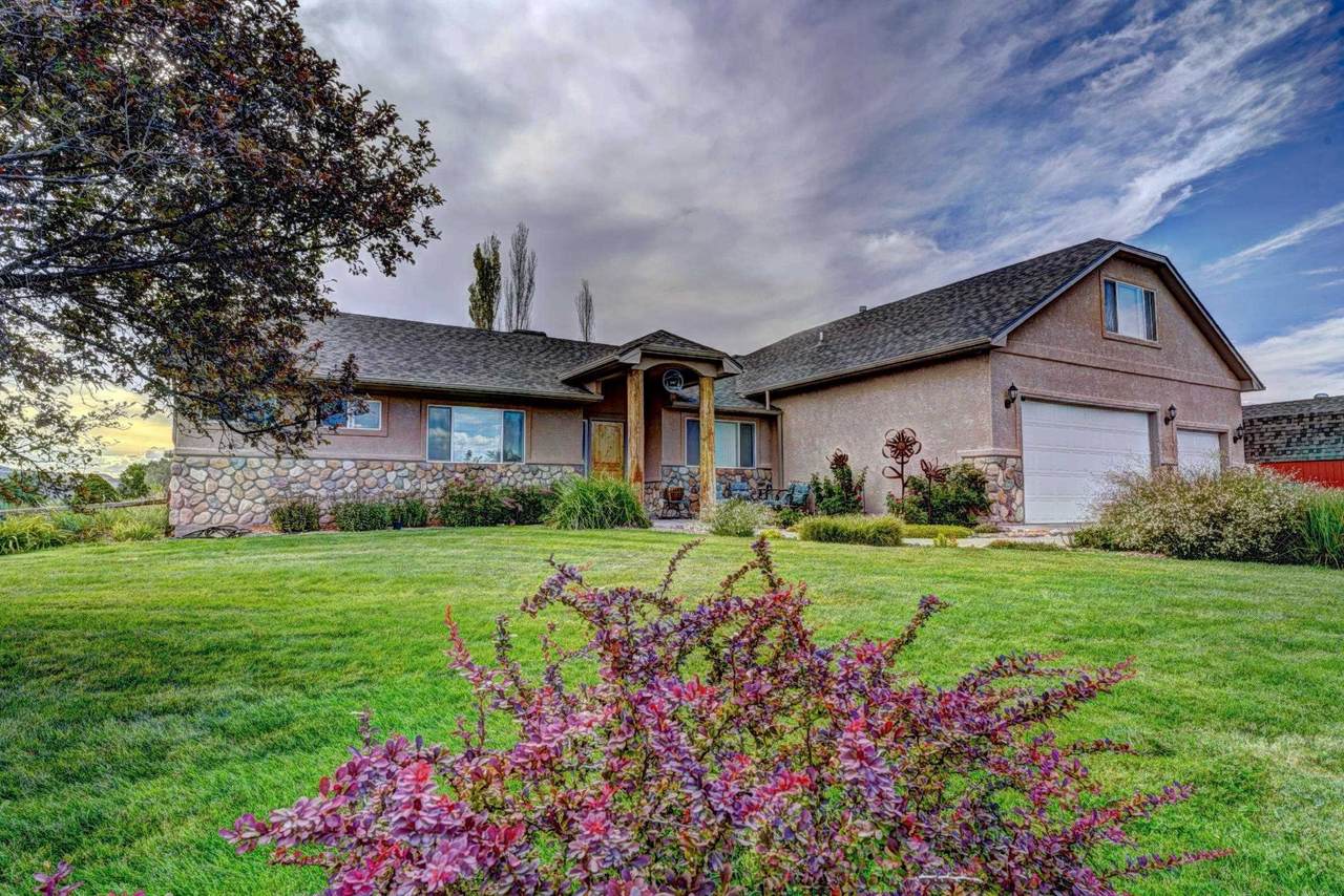 927 21 Road - Photo 1