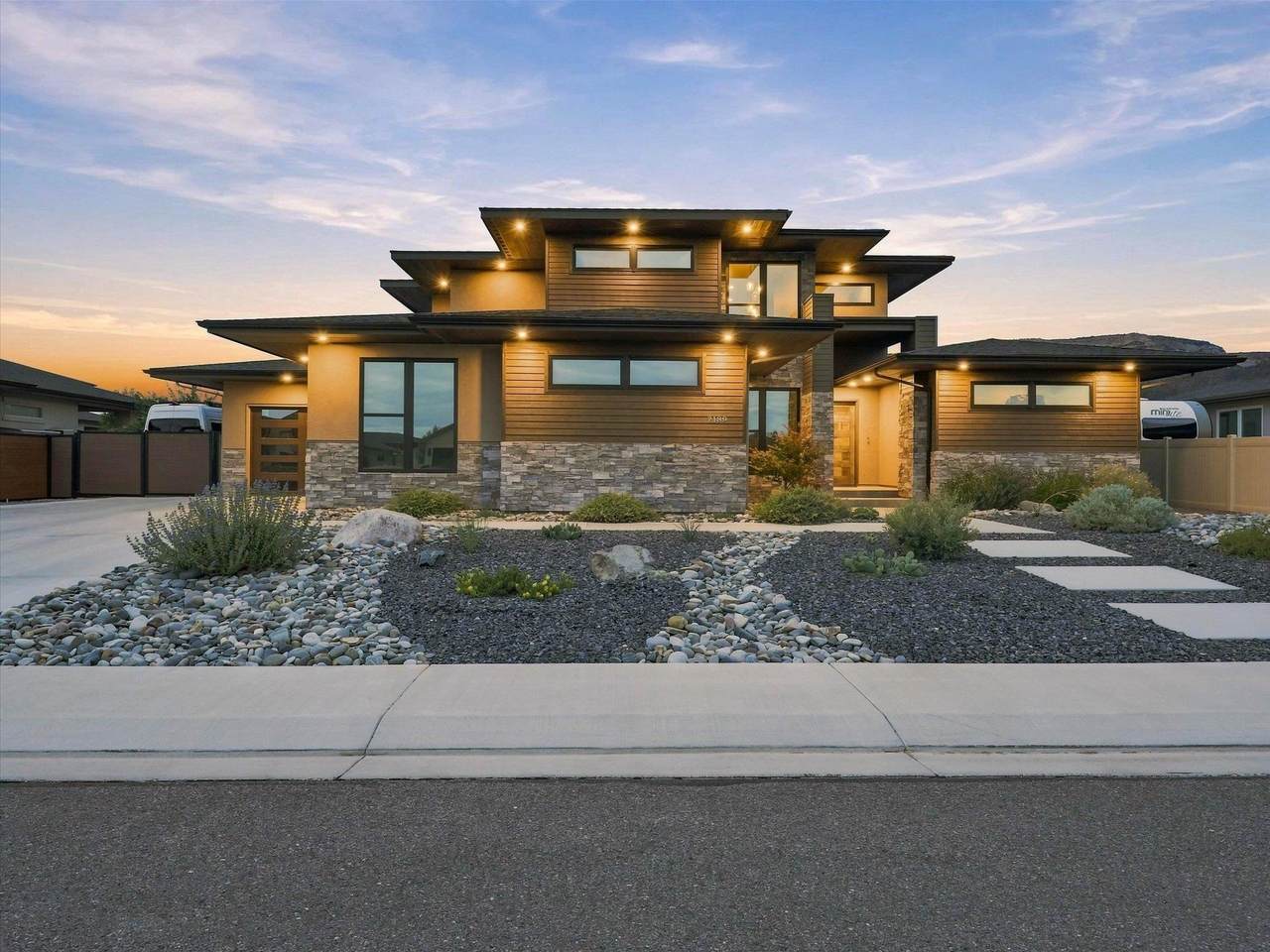 2189 Mescalero Avenue - Photo 1